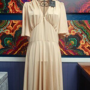 Vijiv ~ Sz M ~ Knee Length Half Sleeve Dress ~ NWT